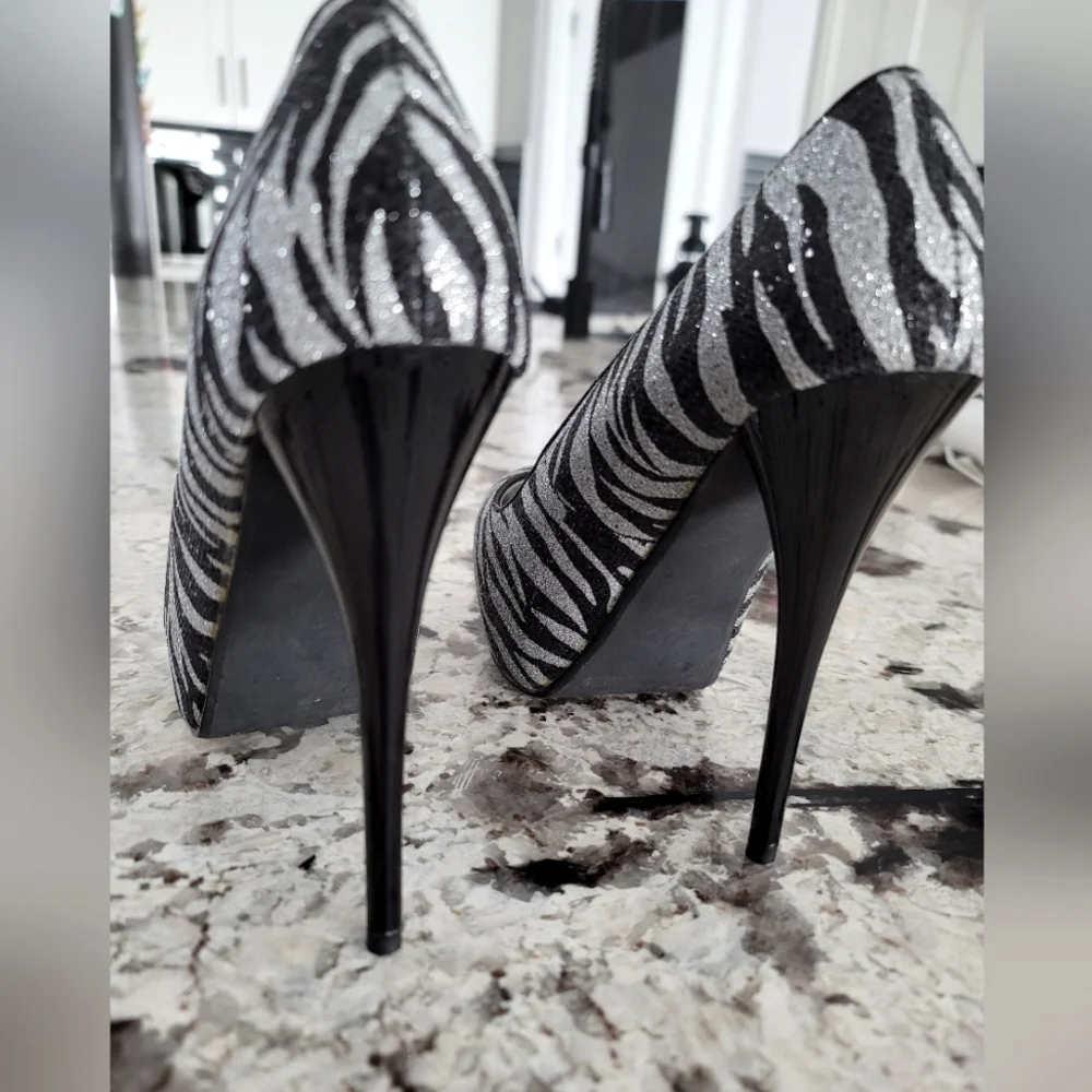 Zebra Patterned High Heels - Picture 4 of 5